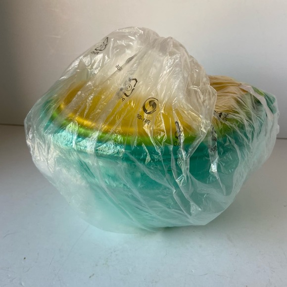 Tupperware Wonderlier Bowls Set of 4 with lids New! NIP - Picture 4 of 8